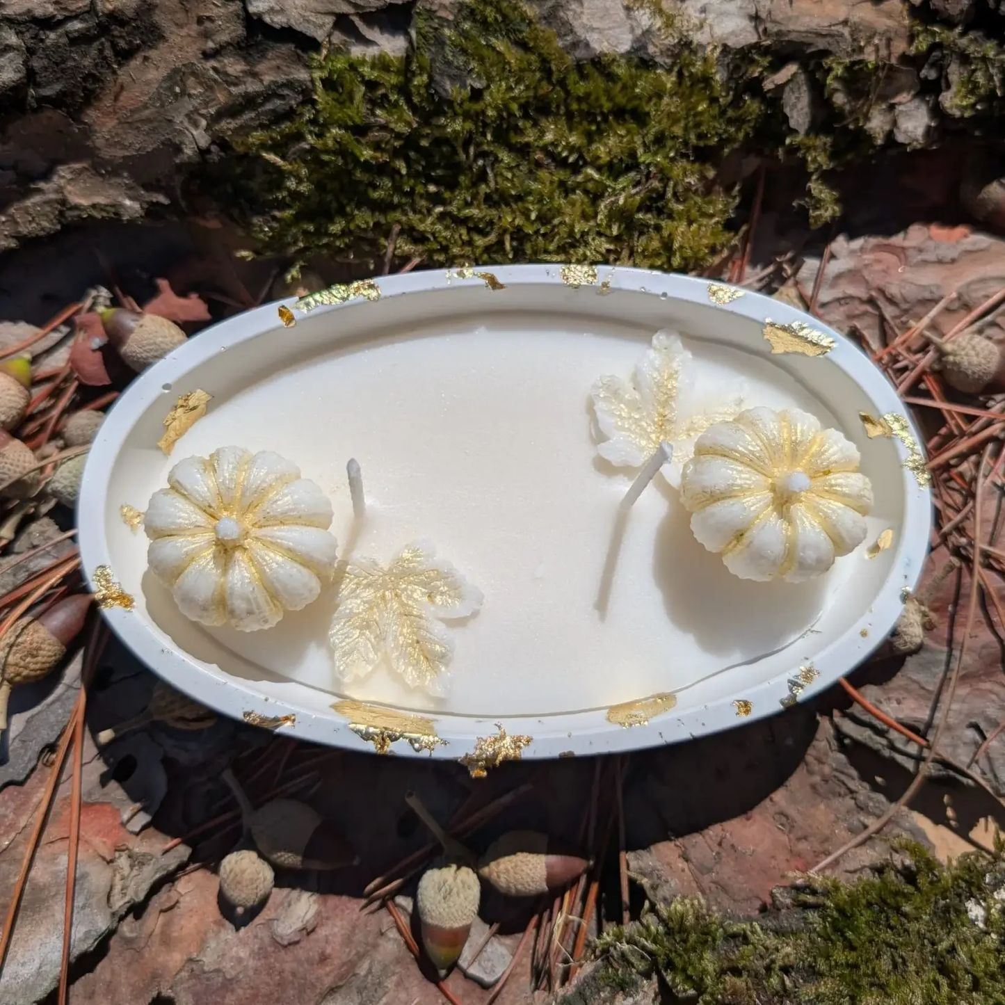 Vela aromática artesanal en recipiente ovalado